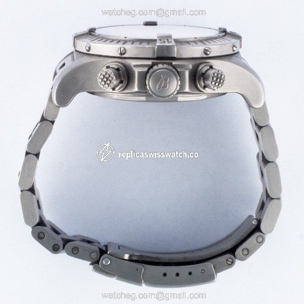 Breitling E1336009/B555 Avenger Automatic Male Titanium Replica