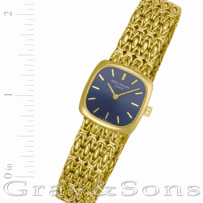Patek Philippe 4459 Manual Female 18k yellow gold Replica Watches
